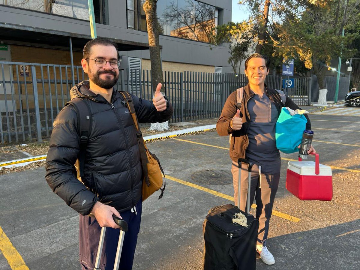 mimalavi's tweet photo. Gustavo Sc y Saúl Alvizo fueron nuestros fellows durante el periodo 2025-26 del curso de alta especialidad de andrología clínica y quirúrgica. 

Ellos, además fueron parte medular en el segundo curso de microcirugía en infertilidad y participaron activamente asesorando a los alumnos asistentes, ya que a estas alturas ellos tienen la experiencia suficiente en microcirugía. 

￼Durante su estancia de un año, tienen prácticas diarias, durante dos a tres meses continuos en el Microscopio, la tarjeta de práctica y modelos inanimados y participan en cirugías reales con cada uno de los profesores. 

Gracias por su invaluable ayuda en el curso chicos. 

Por cierto… 

Hoy presentan su tesina  a las 12 horas. 

Hoy se gradúan. 

Mucha suerte chicos, sé que serán un par de andrólogos estrella, aquí andamos para apoyarlos en lo que se ofrezca…