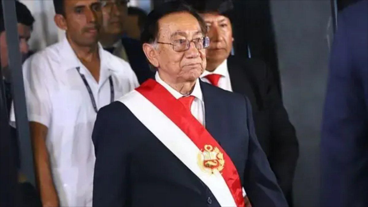 El nuevo presidente de Perú apoya el matrimonio infantil y las relaciones sexuales con menores.

Las élites malvadas adoran a los presidentes pedófilos.🎯