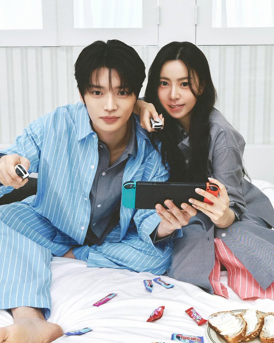 Iheartu02's tweet photo. REUNITED COUPLE FINAL BOSS!!! https://t.co/hgOAIHdhl0