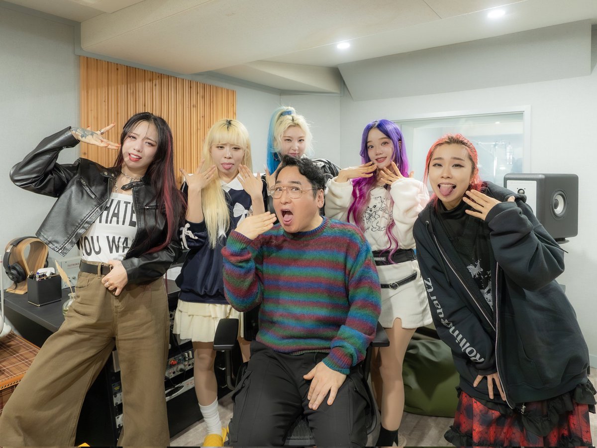 윤일상 X 롤링쿼츠 = ?
YOON ILSANG x Rolling Quartz = ?

최고의 프로듀서 윤일상님과 함께 하는..
YOON ILSANG : Composer &amp;Producer

사정에 의해 싱글발매가 2월25일에서 3월5일로 연기되었습니다. 죄송합니다 ㅠㅜ The single release has been pushed back from February 25th to March 5th.