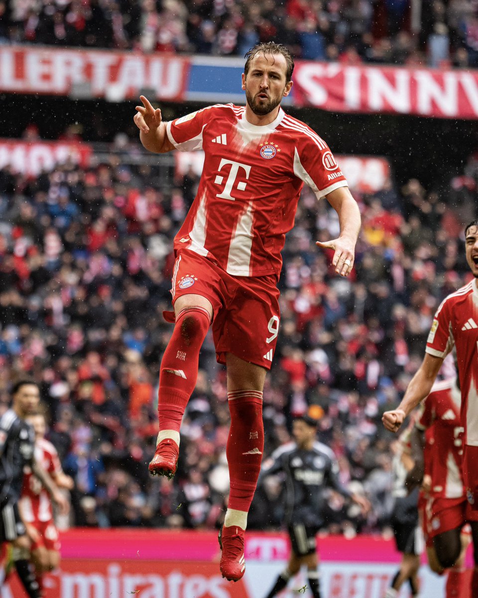 FCBayernEN's tweet photo. Again &amp; again. 🔁 https://t.co/0wLwXQllbr