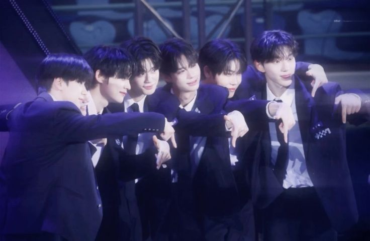 bae_cye7's tweet photo. All this storm hit us at the same time. I really hope it ends soon and happiness finds its way back to us and to our precious clua.
They truly mean so much, the ones who have been there for me, maybe for you too, this past year— https://t.co/GV1LtP9sqN
