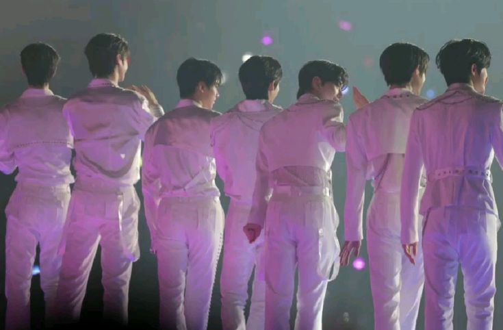 bae_cye7's tweet photo. All this storm hit us at the same time. I really hope it ends soon and happiness finds its way back to us and to our precious clua.
They truly mean so much, the ones who have been there for me, maybe for you too, this past year— https://t.co/GV1LtP9sqN