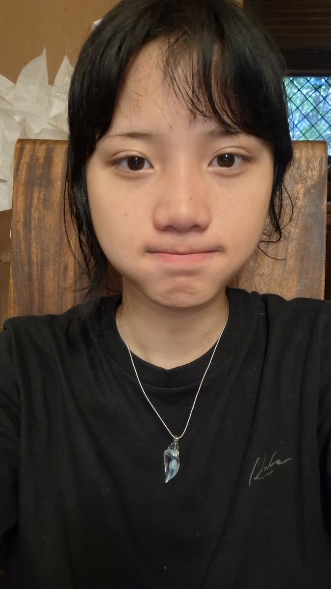 meyseaaa's tweet image. with
and
without (havent showerd + no filters)