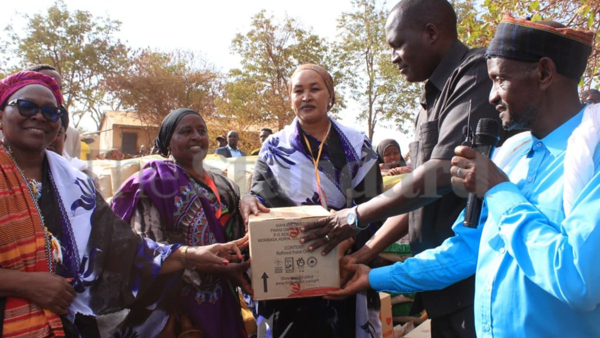 Residents of Sagante Jaldesa and Mwangaza Primary School in Marsabit County received food support from National Lands Commission C.E.O. Kabale Tache Arero, as prolonged drought continues to push families to the brink of starvation. The intervention comes amid growing concern over