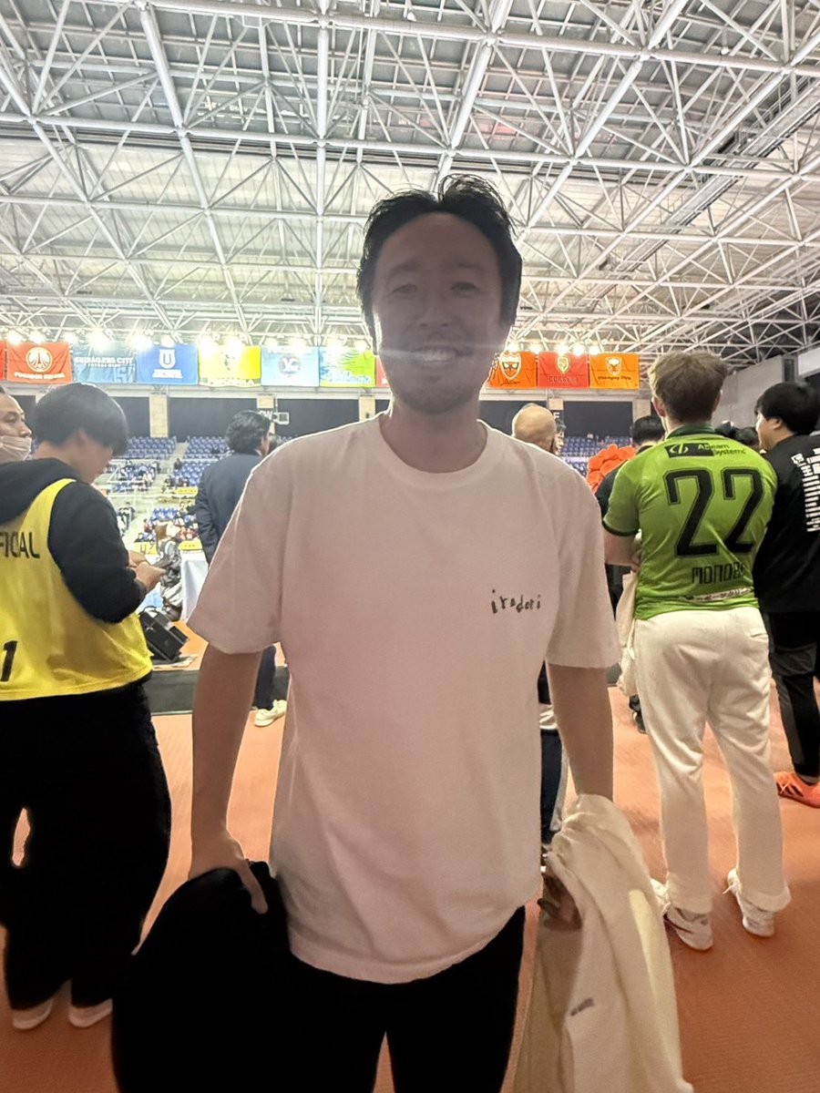 honhor's tweet photo. Fリーグの監督として
名古屋を率いて一年目で見事優勝🏆

その瞬間を見れました👏

ピース！なご縁を武器にこれからも頑張ってください⚽️👍 https://t.co/65zYdpZlWw