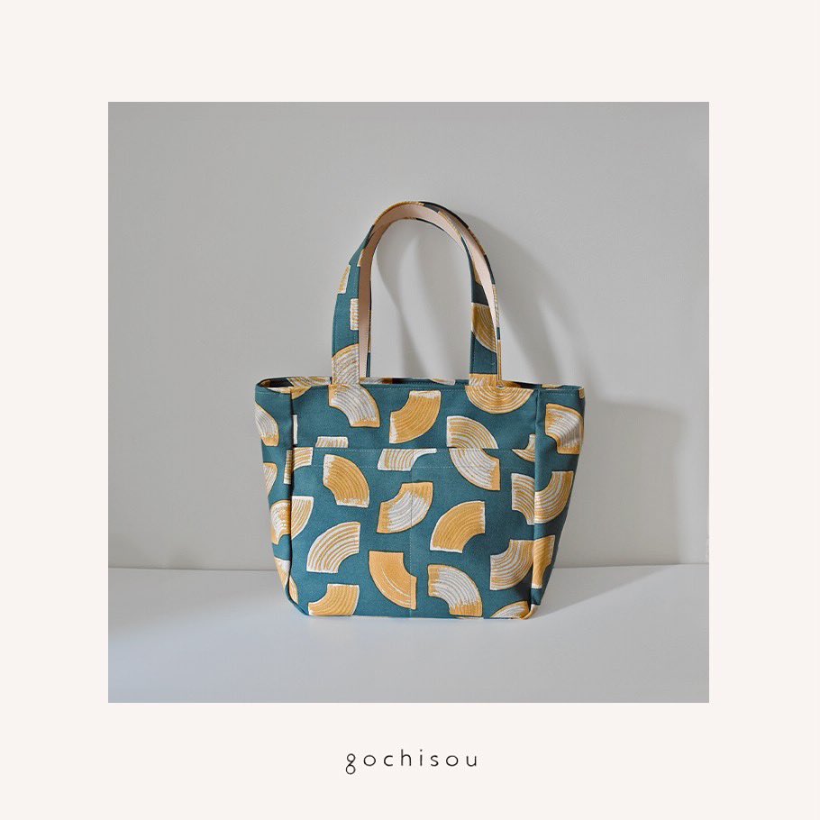 acskmt's tweet photo. 🚩2月25日(水)～3月3日(火)
gochisou POP UP at 大丸福岡天神店本館2階トピックステージ
数年ぶりに、福岡大丸にてPOP UPを開催いたします。
お近くにお越しの際は、ぜひお立ち寄りください🌿
生地はカットクロスのご用意で、ウェアやバッグ、ソックスなどが並びます。
#gochisou #大丸福岡天神店 https://t.co/yVAnHlTX54