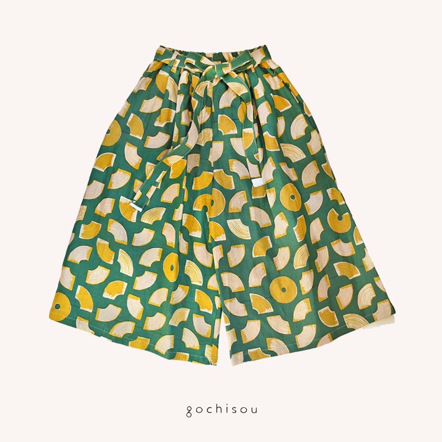 acskmt's tweet photo. 🚩2月25日(水)～3月3日(火)
gochisou POP UP at 大丸福岡天神店本館2階トピックステージ
数年ぶりに、福岡大丸にてPOP UPを開催いたします。
お近くにお越しの際は、ぜひお立ち寄りください🌿
生地はカットクロスのご用意で、ウェアやバッグ、ソックスなどが並びます。
#gochisou #大丸福岡天神店 https://t.co/yVAnHlTX54