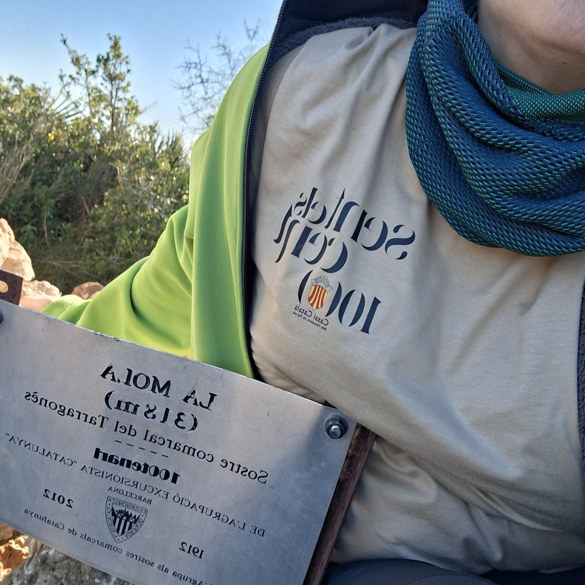 Repte 100 anys 100 cims. 
Que el centenari toqui el cel.
Passeja la samarreta del centenari de Salses a Guardamar, de Fraga fins a Maó.
Etiqueta'ns
#sentelscent
#païsoscatalans
#lamolamola