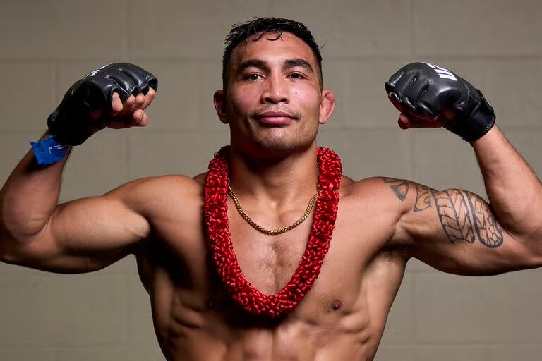 ⭐️ 🥊 Free UFC play 🥊 ⭐️ 

The Fellas UFC expert <a href="/JollyRogerBets/">Jolly Roger 🏴‍☠️</a> has 6 plays on today’s fight card and we wanna share one of them 👀 

🥊 Punahele Soriano ML (-110)

Like/RT if tailing ❤️ 

🚨 $1 A DAY VIP ⬇️🚨

dubclub.win/r/NorthSideCap…