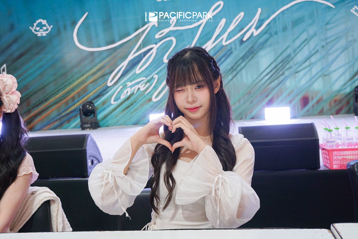 🎁CH2 52/365🎁

วันนี้มาแนวลูกคุณหนูรึเปล่า ชุดสวยยยย 😆
วันนี้เป็นยังไงบ้างงง เหมือนเห็นมีโปรเจคนิดหน่อย แฟนคลับมาสุขสันต์วันเกิดล่วงหน้าด้วยยย น่ารักมากกก แฮปปี้เลยยย
วันนี้พักผ่อนน้า ได้กินอาหารทะเลรึเปล่ามาแถวนั้นทั้งที 555 พรุ่งนี้สู้ ๆ อีกวันนะครับ 🙌🏻
#KwanCGM48