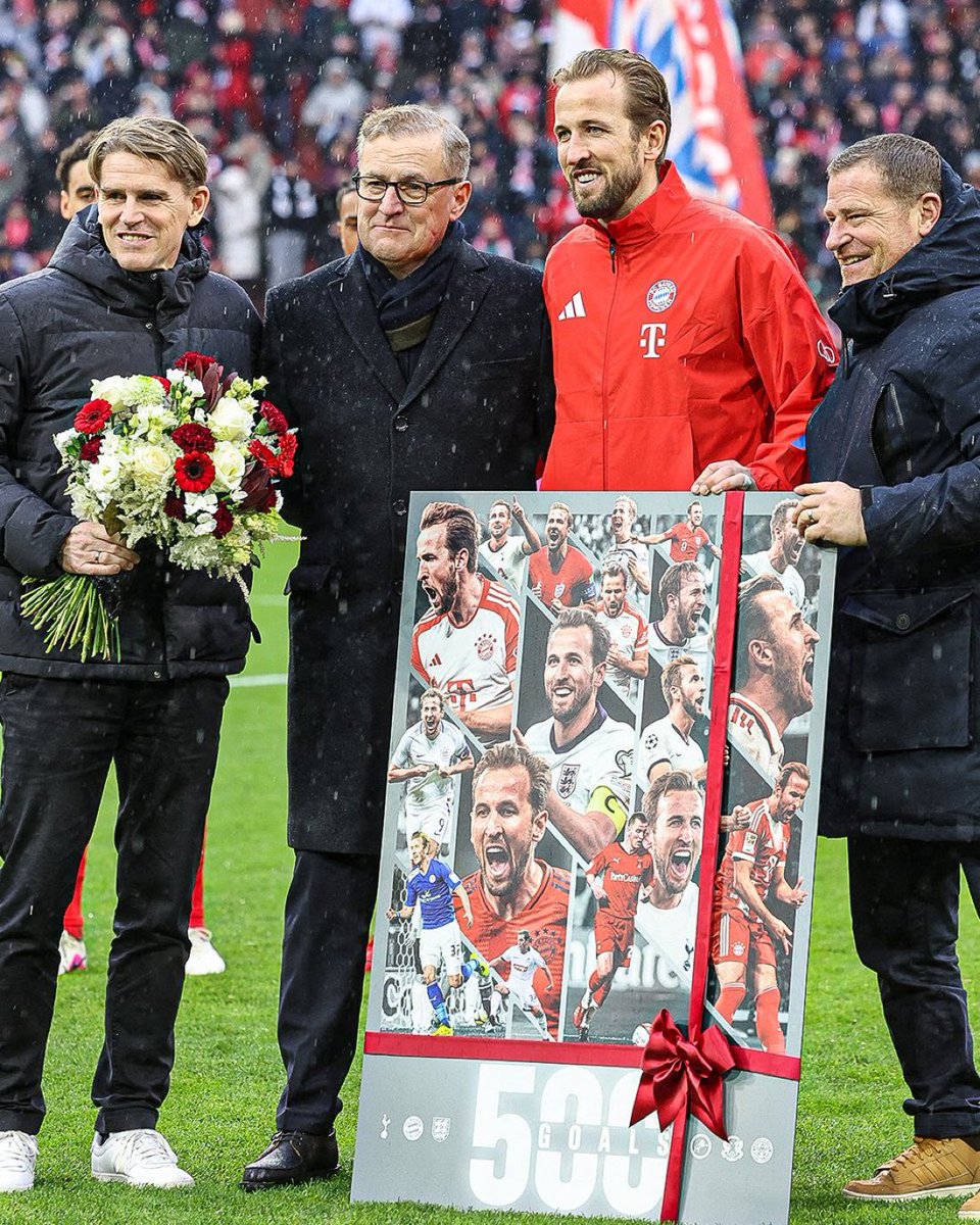 They actually added all his former clubs, including their badges and didn’t just make it about Bayern. Harry Kane gonna love this piece of art forever