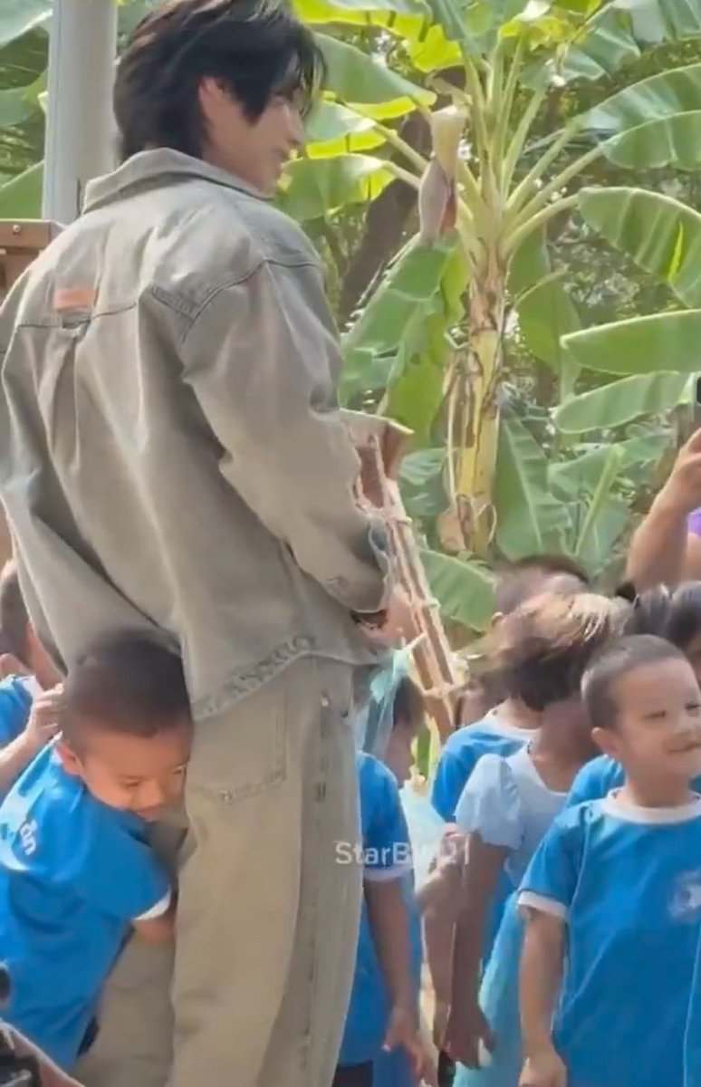 You could feel it in the way this kiddo hugged Win twice like he was holding onto something he had been missing for so long. It made my heart so full knowing they got to feel a little bit of his warmth and affection even if just for a moment 🤍

#Win27LevelUp #winmetawin