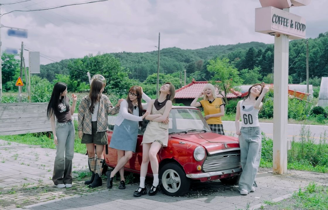 Happy 4th anniversary to the best group. honestly the industry still isn't ready for what’s next. so proud of how far they’ve come❤️🎉
#NMIXX_4th_ANNIVERS4RY