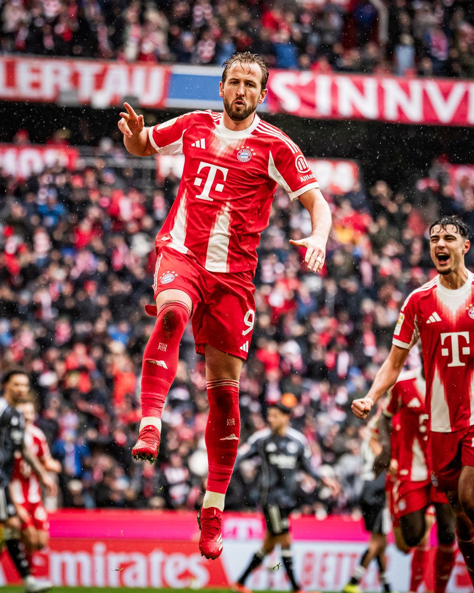 brfootball's tweet image. Bayern celebrated Harry Kane reaching 500 career goals before kick off against Frankfurt.

Of course he made it 501 goals 20 minutes later 💪