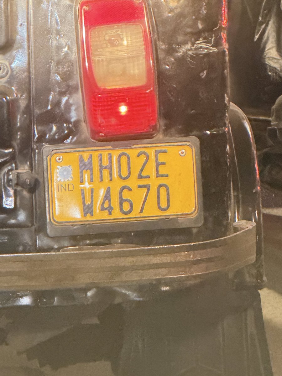 vijendraj's tweet photo. @MumbaiPolice @MTPHereToHelp 
During without uniform , overloaded rickshaw with commercial goods , dangerous driving and threatening and abusing passerby from hasnabad lane to Khar subway . https://t.co/vZfD8NL747