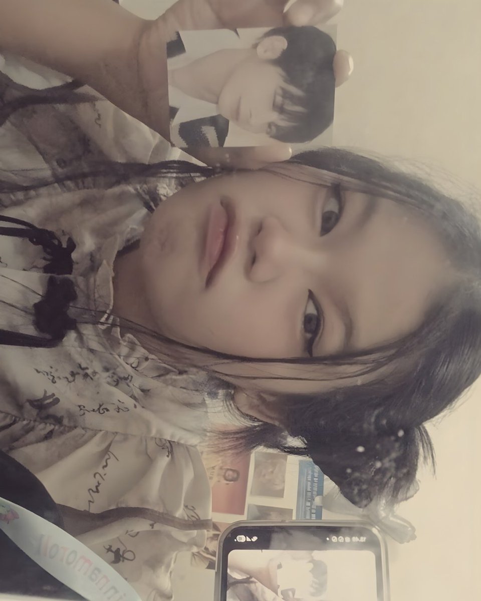 KangTaehyunq's tweet photo. 𝝑𝑒 soft romcom days 𝜗ৎ slow smiles &amp; curious eyes * wink wink *👀💐 warm hearts, cozy feels ୨ৎ💓
#TAEHYUN #DIHATI #MOASD #MOASelcaDay @TXT_members 
(my last moasd byy....before sibuk semester akhir sprtinyh,,,😊🥺🤸🏻‍♀️😔🙏🏻) https://t.co/yyE5rukbEZ
