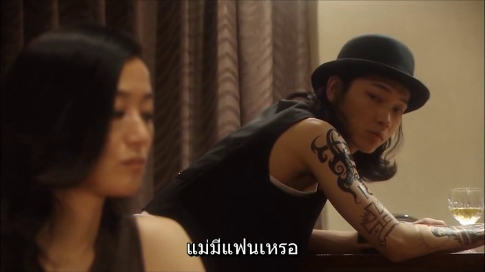 อ่านเจอที่ไหนไม่รู้บอกว่า อายาโนะ โก ดูแก่ขึ้นอย่างเห็นได้ชัดใน หนังเรื่อง Sham ปีนี้พี่เขา 44 แล้ว อีกอย่างคนดูเห็นผลงานเขามาประมาณ 20 ปี จะไม่แก่ขึ้นได้ยังไง นี่จำพี่โกได้จากละครเรื่อง Second Virgin ตอนนั้นแสดงเป็นลูกชายคุณซูซูกิ เคียวกะ แล้วมีแฟนรุ่นเดียวกับแม่ด้วยนะ 
ี่