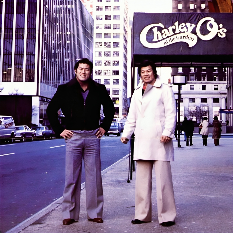 allan_cheapshot's tweet image. Antonio Inoki and Tatsumi Fujinami outside Madison Square Garden in New York, 

18 December 1978.

Antonio Inoki defeated Texas Red (Red Bastien)

Tatsumi Fujinami defended the WWF Junior Heavyweight Title against Jose Estrada.
