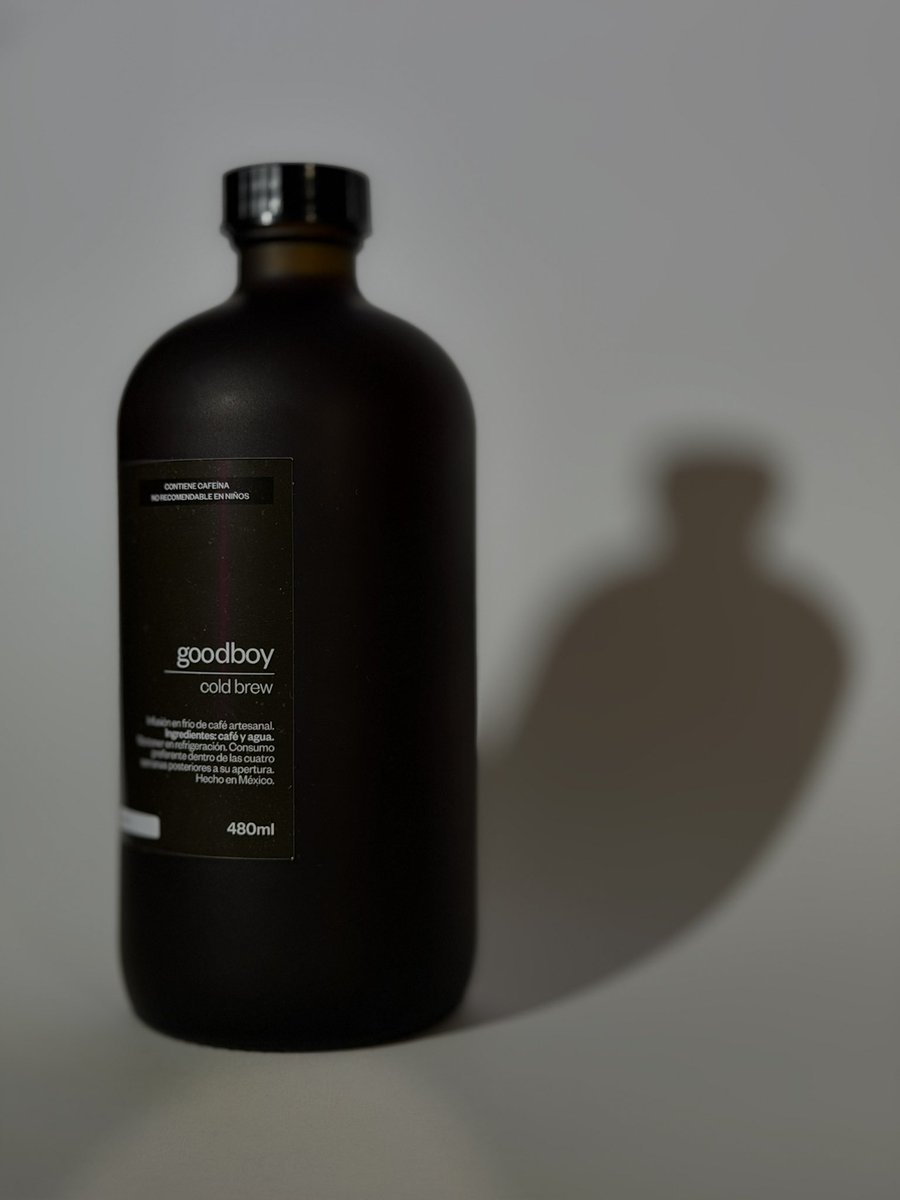 __jpxblxx's tweet photo. Bueno, acabo de lanzar mi marca de café 😬 si a alguien de este espacio le gusta el cold brew, traigo unas recetas muy buenas. Síganos en IG @goodboydrop https://t.co/Gya9RtLted