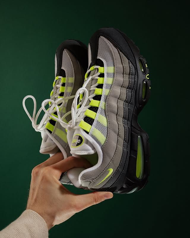 SneakerAlertHD's tweet photo. Nike Air Max 95 OG Big Bubble "Neon" releases March 5th 🍵

Mens:https://t.co/16amxQ2gt7 
Wmns:https://t.co/KvUSl0gmY5 
Kids:https://t.co/Q6WipwdMSg https://t.co/glfsPB6hBW