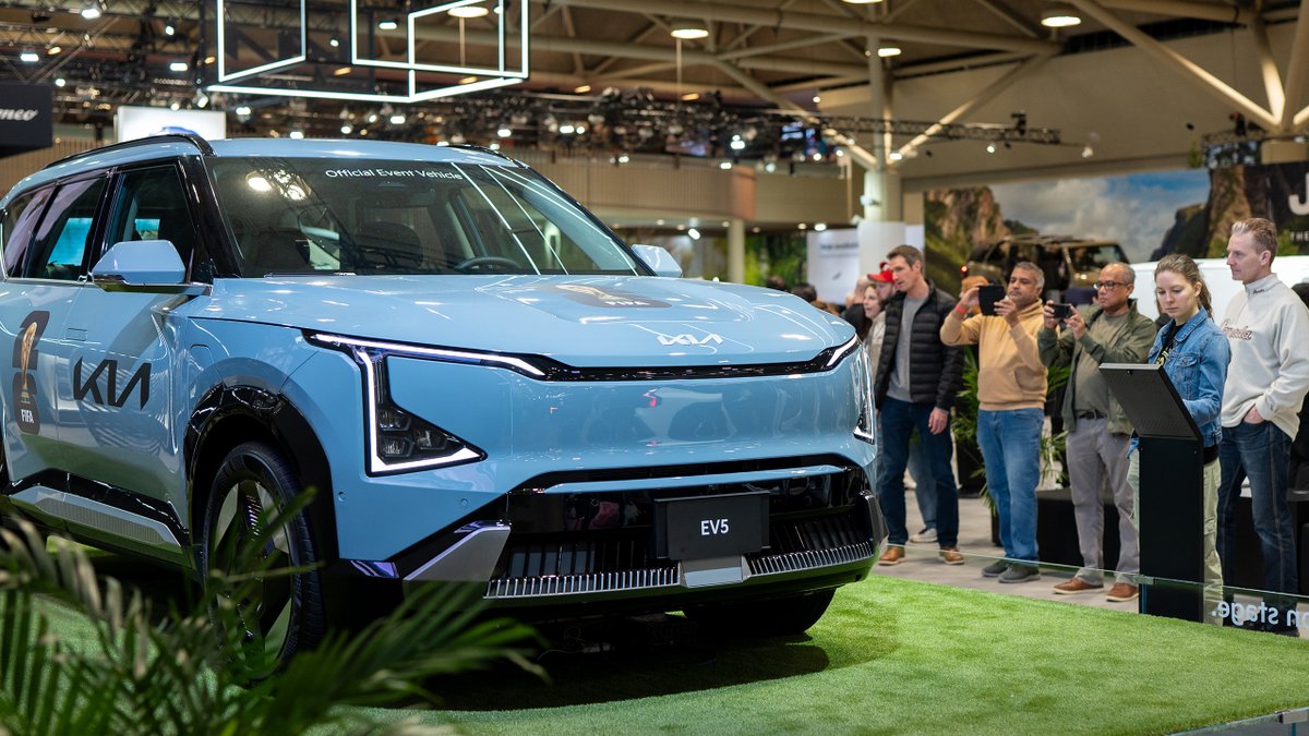 Canadian International AutoShow tweet media