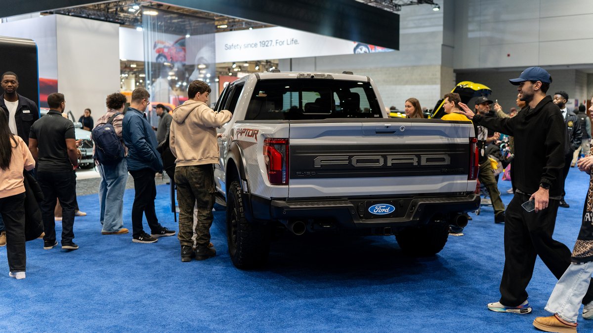 Canadian International AutoShow tweet media