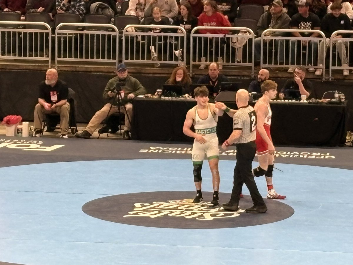 BlazersEastside's tweet photo. IHSAA State Wrestling 

Linkin Carter wins 6-4 to move onto the semifinals!  #BlazerPride https://t.co/NyhBDj6n73
