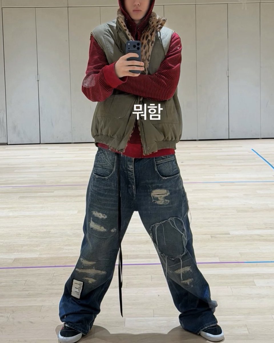 ineeditumm's tweet image. 하 ㅋㅋ 남자 서있는 폼 디폴트 값