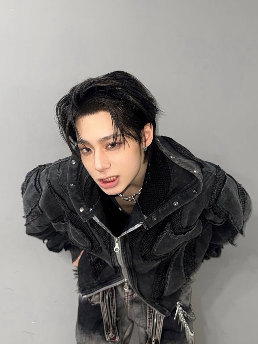 wo0ng826's tweet photo. 260222 #환웅 인스타 

grenade https://t.co/4kcwO5sNpc