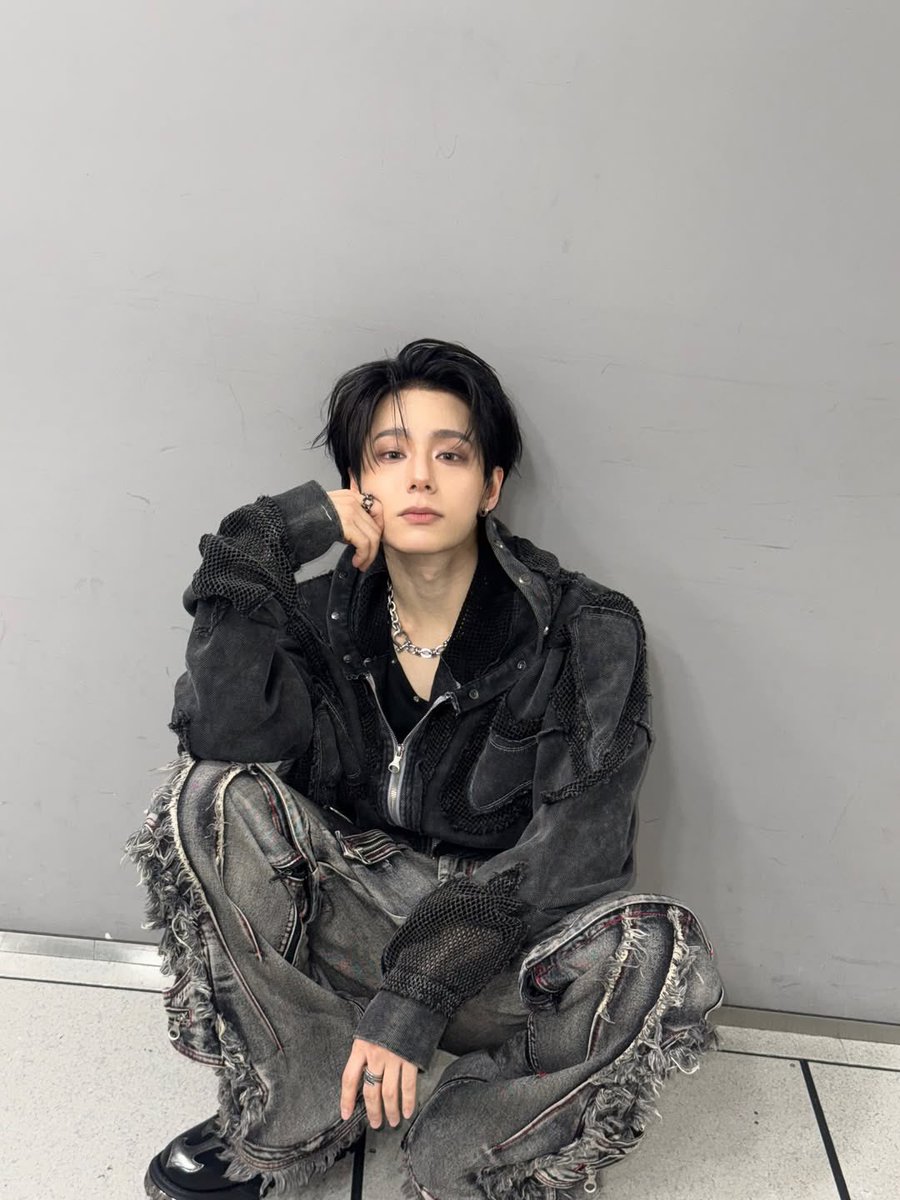 wo0ng826's tweet photo. 260222 #환웅 인스타 

grenade https://t.co/4kcwO5sNpc
