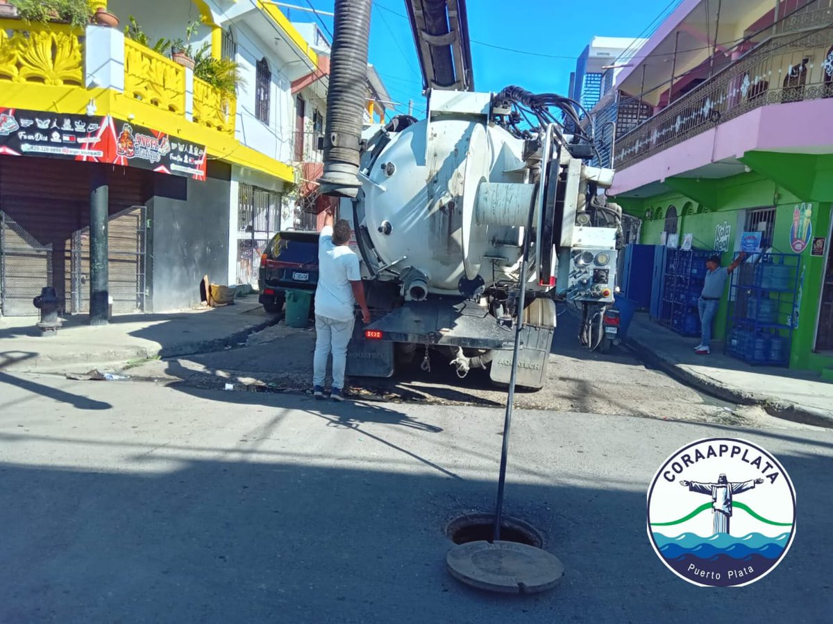 CORAAPPLATA, realizó labores de corrección de obstrucciones sanitarias en la calle 3 del sector Gregorio Luperón, en esta ciudad atlántica. De igual manera, la brigada técnica se trasladó al municipio de Sosúa, donde ejecutó varias intervenciones para restablecer el servicio.
