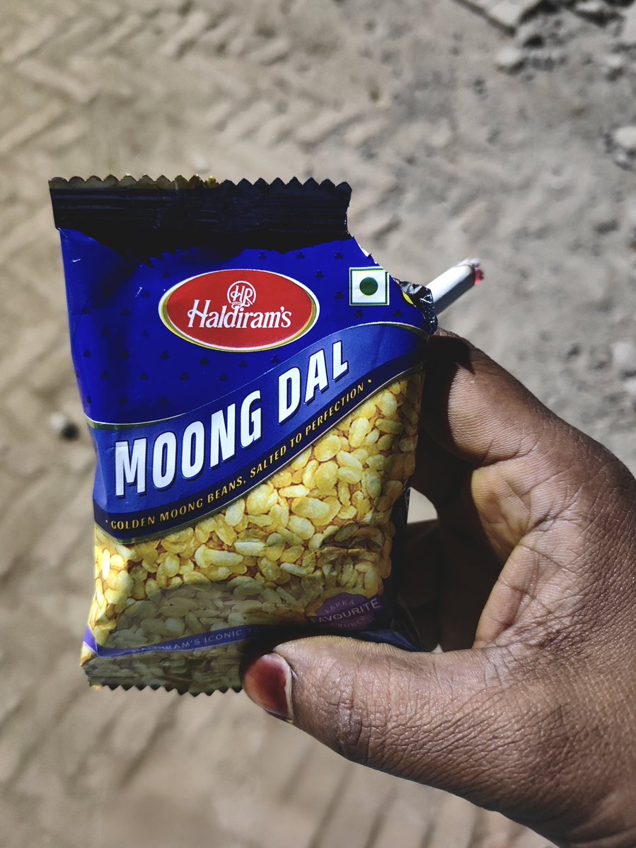 Billu_Bodmos's tweet image. Just enjoying a little snack break with my Haldiram's Moong Dal! 😋 These golden moong beans are perfectly salted and hit the spot every time. What's your go-to snack? 👇 #SnackTime #Haldiram