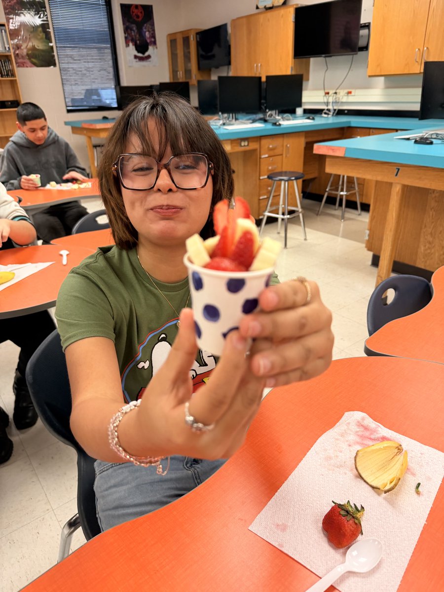 MrsSab_SS's tweet photo. It’s been a while but here sone updates. My seniors and sophomores students doing Skill &amp; strategies. Learned about the importance of breakfast and made their own parfait.😃 https://t.co/AU449HqNz4