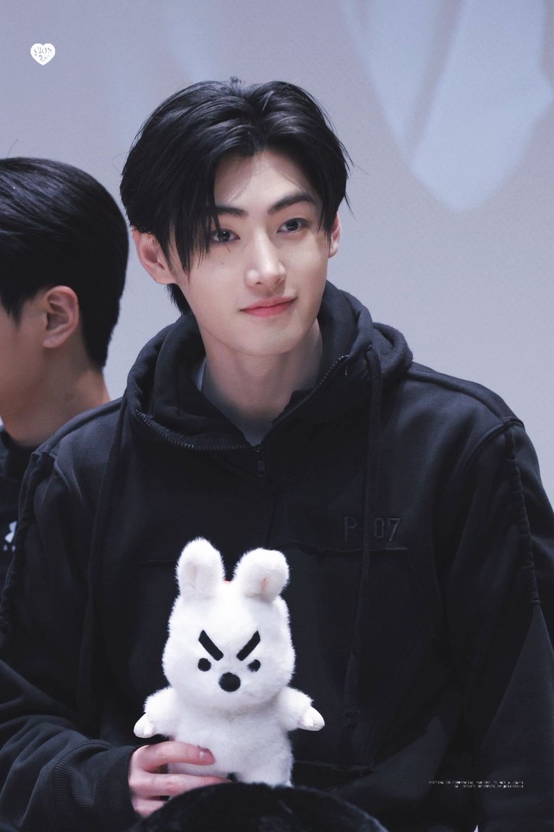 once_in_hoon's tweet photo. 훙끼 🐰 https://t.co/9aC0B94ttM