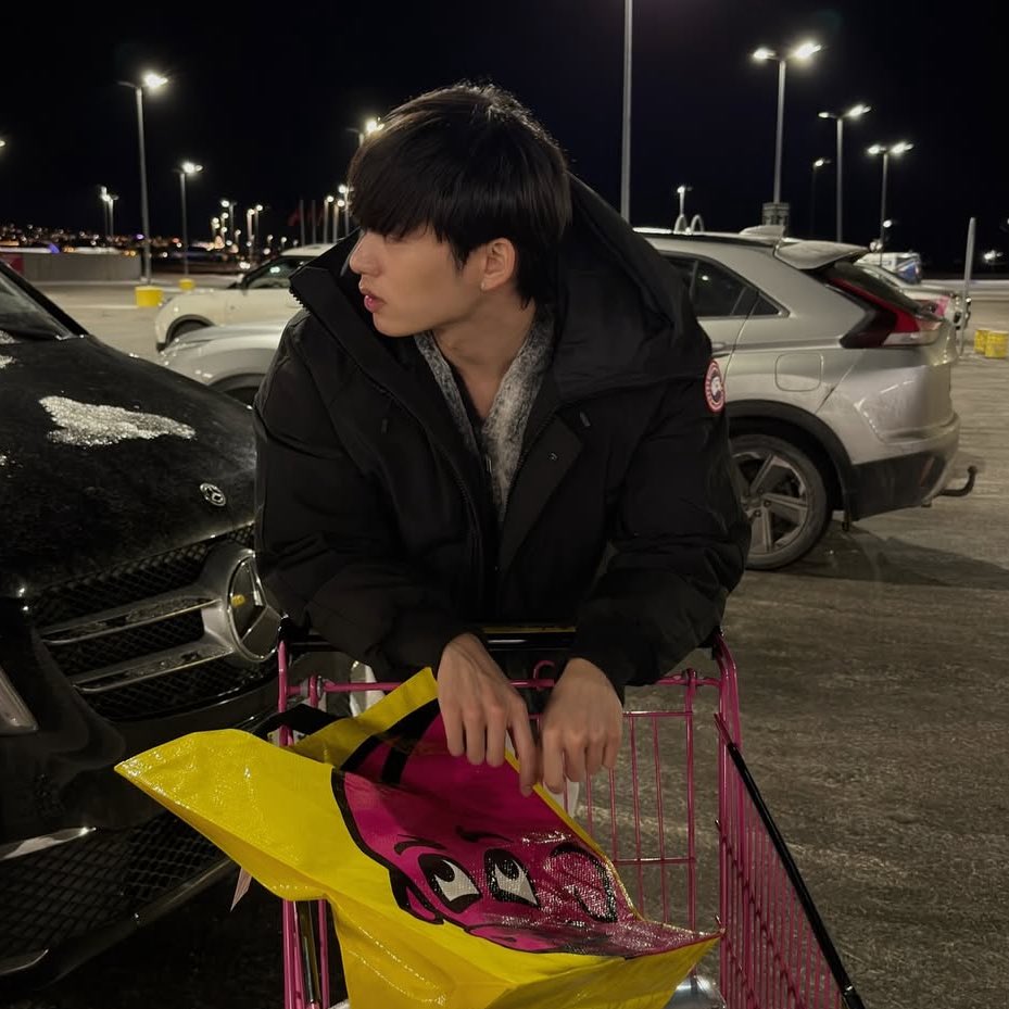 อ่ยยยย น่ารักมากอะเซทนี้ หน้าแดง แก้มแดง จมูกแดง ตัดกับชุดขาวมาก ละเอาหน้าม้าลง ยิ้มก็หวาน จิ๋วของพี่ๆแฮปปี้มากแน่เลยใช่มั้ยเนี่ย 🫳🏻 #est_rvp