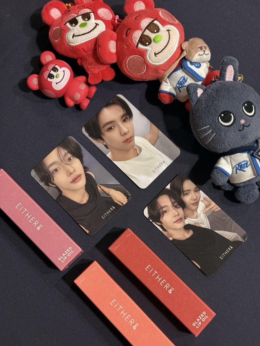 ลิปออยหล่อมากกครับ ผมเปิดกล่องมากรี้ดเลออ มาบำรุงปากด้วยลิปออยหล่อๆกันฮะ 😝🌟  either&amp; #osakicutie