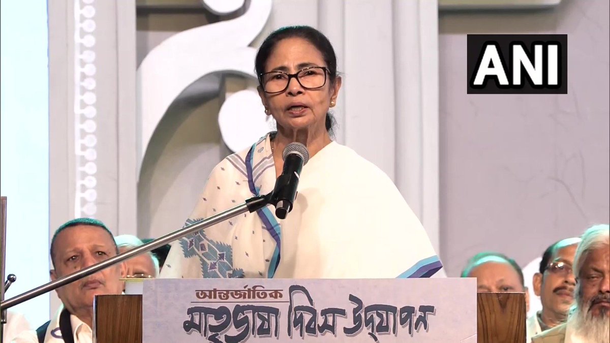Kolkata | West Bengal CM Mamata Banerjee says, "... 1 crore people who come from other states are treated like brothers here. What did our Bengal people do that they are being atrocised in other states? Is it a crime to speak in Bengali?... There is a authoritarian like situation