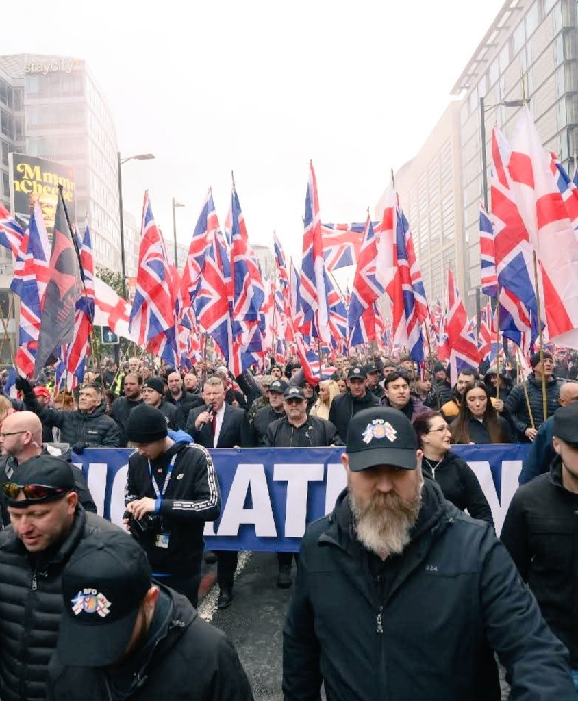 Unbelievable view in Manchester.

Patriots as far as the eye can see.

Britain belongs to the British 🇬🇧