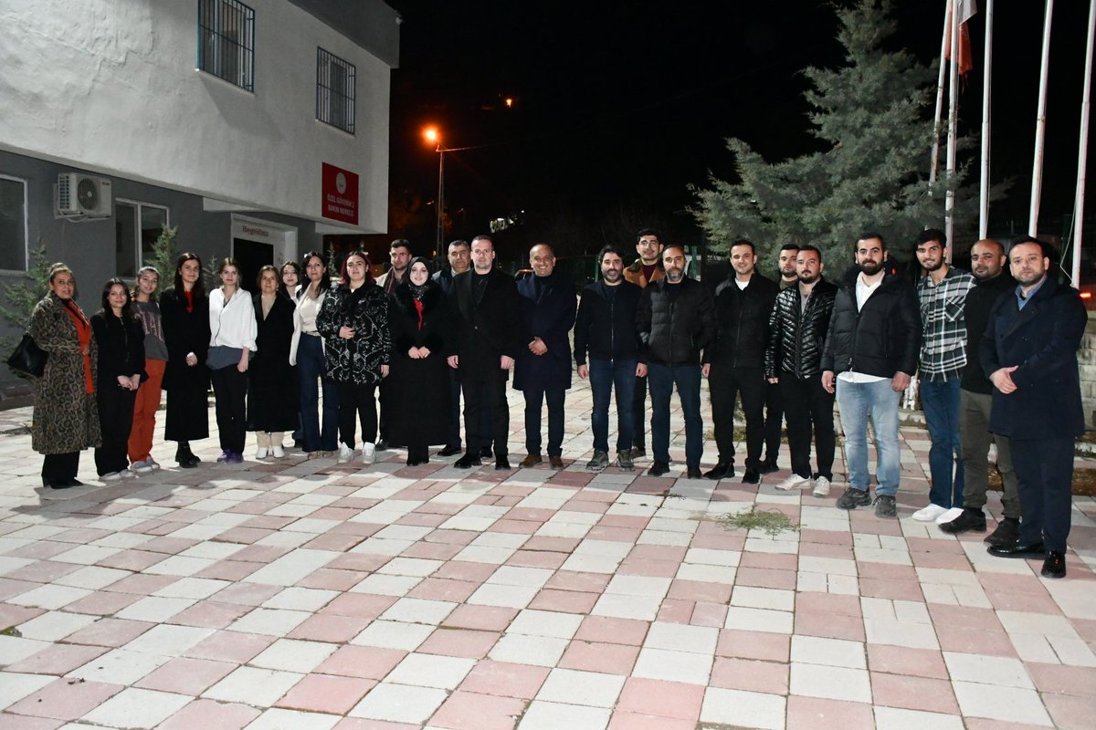📍Güvenim Yaşlı Bakım Merkezi

Maginder ailesi olarak Güvenim Yaşlı Bakım Evimizde kıymetli büyüklerimizle birlikte iftar programında bir araya geldik. 
Bu anlamlı akşamda, tüm büyüklerimizin ve hemşehrilerimizin Ramazan-ı Şerif’ini bir kez daha tebrik ediyor, ellerinden hürmetle