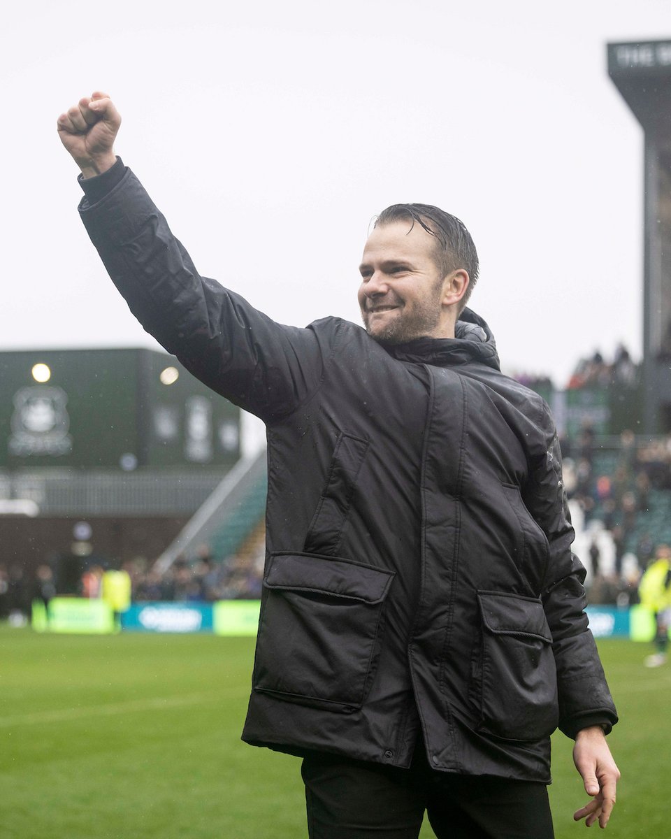 Victory on his 100th game as a Head Coach! 👏

Tom Cleverley olé olé 🎶
