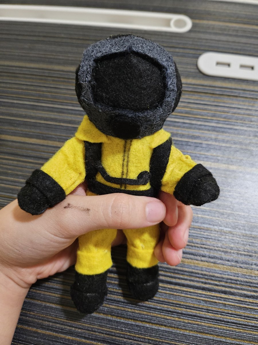 IndecisiveFiend tweet media