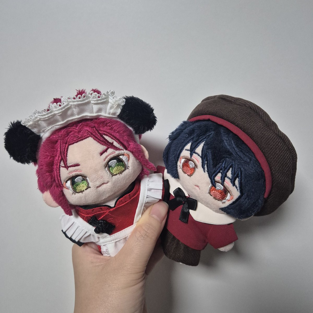 판다메이드는 리츠 주려고 산거긴 한데 (사실 발렌타인 베레모도...) 
이사라도 잘 어울리네요 근데 메이드옷을 입어도 여전히 돌쇠 같긴해