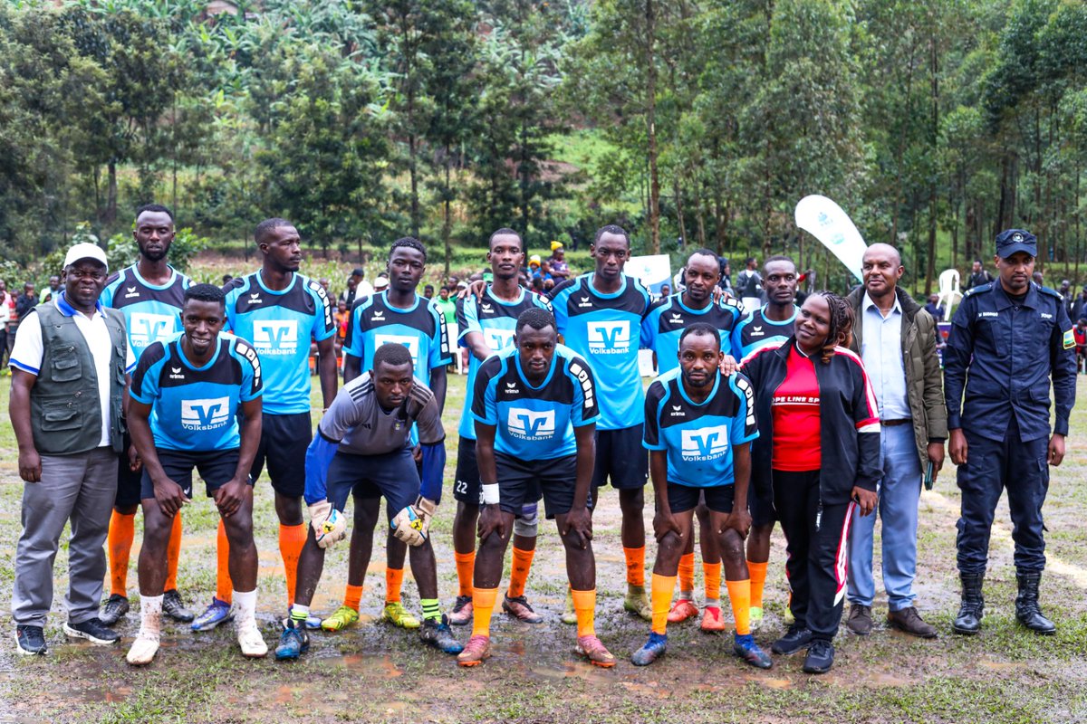 GakenkeDistrict's tweet photo. AMAKURU MASHYA
===============
Umukino wa nyuma mu marushanwa #UmurengeKagameCup2026 ku rwego rw'Akarere mu Bagabo, urangiye Ikipe ya #Ruli yegukanye igikombe, itsinze iy'Umurenge wa #Rushashi 1-0. https://t.co/t96h56nxOH