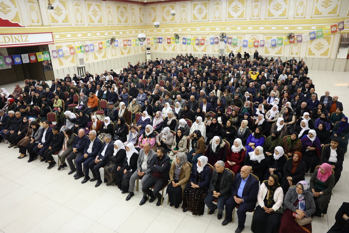 DemSiirt's tweet photo. Barış ve Demokratik Toplum Buluşmaları kapsamında Eş Genel Başkanımız Tuncer Bakırhan ve Meclis Başkanvekilimiz Pervin Buldan’ın katılımıyla halk toplantısı gerçekleştirdik. 

Halk toplantımıza katılan Siirt halkımıza teşekkür ediyoruz. https://t.co/58DDnWLqjj