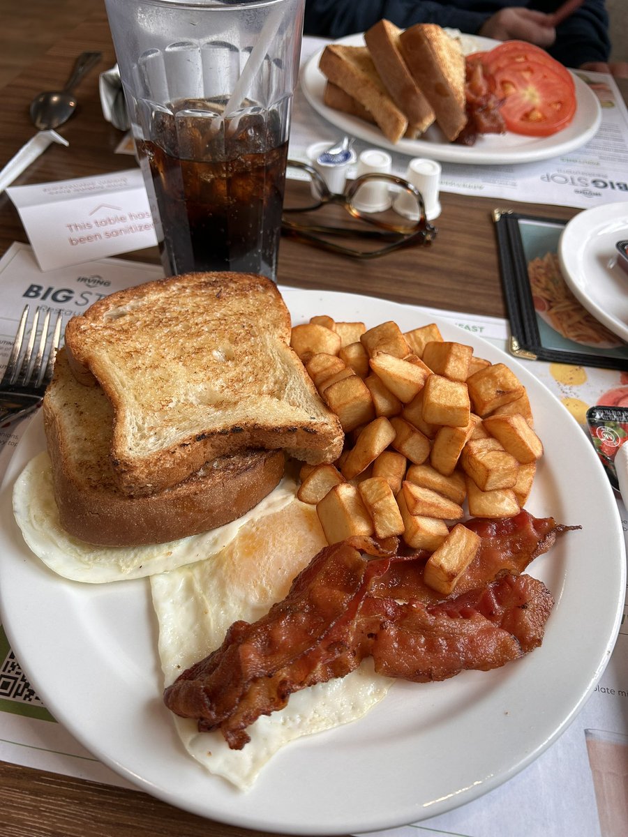 Chelsey R. tweet media