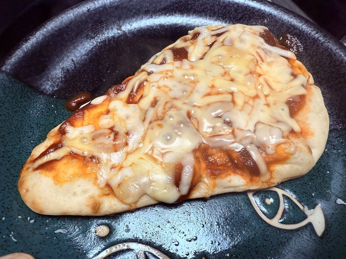 こんな時間にピザ焼いてしまった私を許して…… 