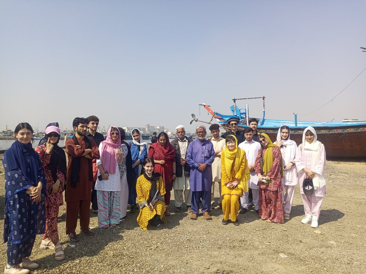 ayoubshan1's tweet photo. Agha Khan, Students Ibrahim Hydri  And PFF https://t.co/6tNhKylT9R