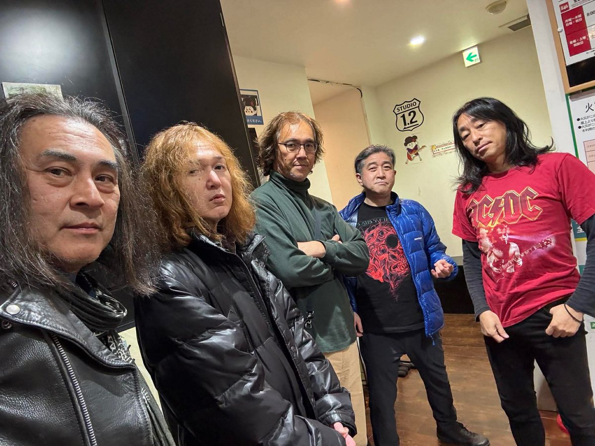 GSXR_Shiba's tweet photo. 電撃直交流ライブ、いよいよ23日です！
いつもより多めにやりますよ！

電撃直交流 vs ヘビーシロー 2026/2/23(月・祝)
京都 Akkun's 510
京都市中京区手洗水町646-2
烏丸第3スタービルB1
TEL：075-252-0510
https://t.co/EfMoliuRga
開場 18:00 開演19:00
料金 2,500円　
要別途2オーダー 1,000円 https://t.co/hUCdzuNoEj
