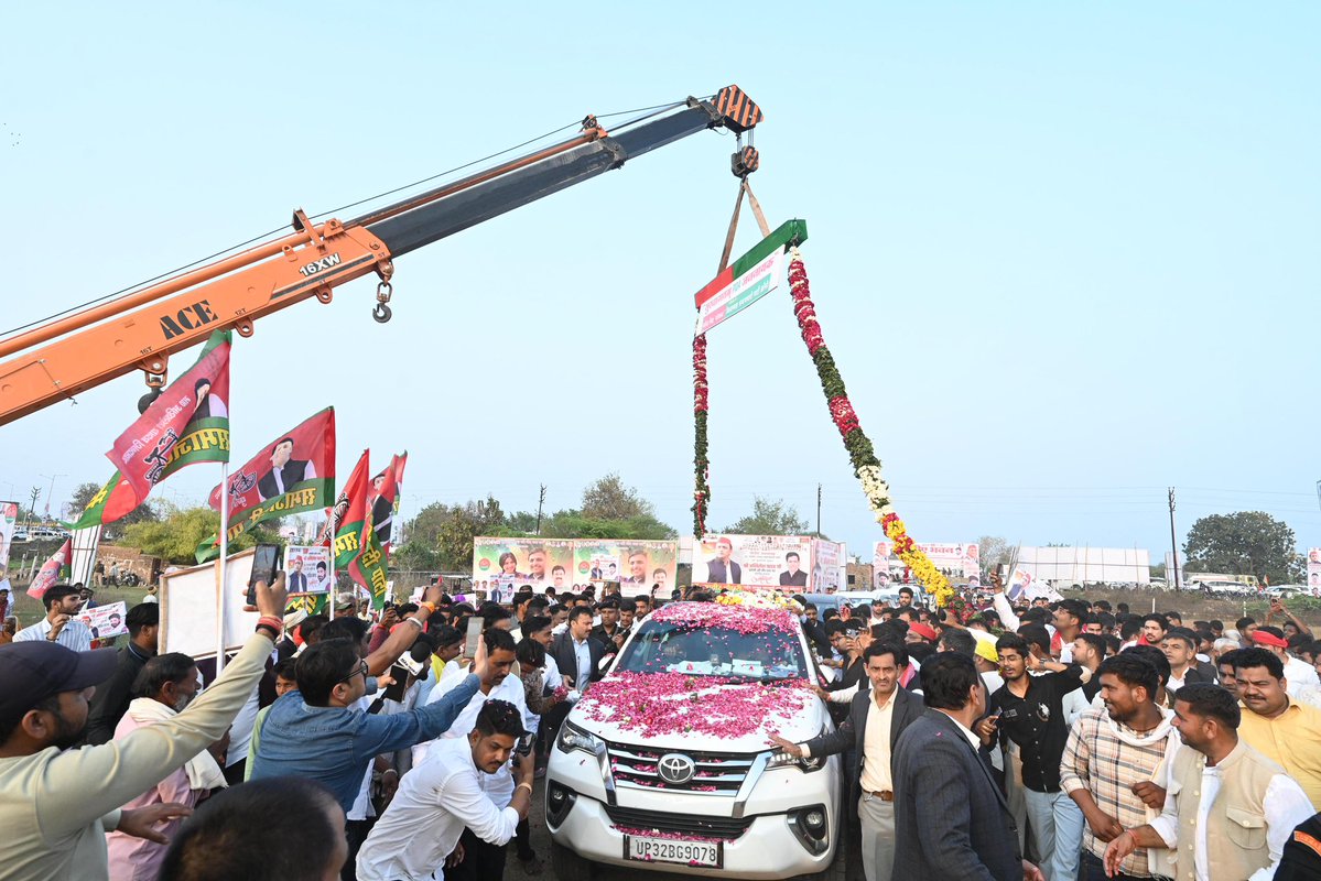 jayyadav_777's tweet image. RT @yadavakhilesh: PDA भवन झांसी